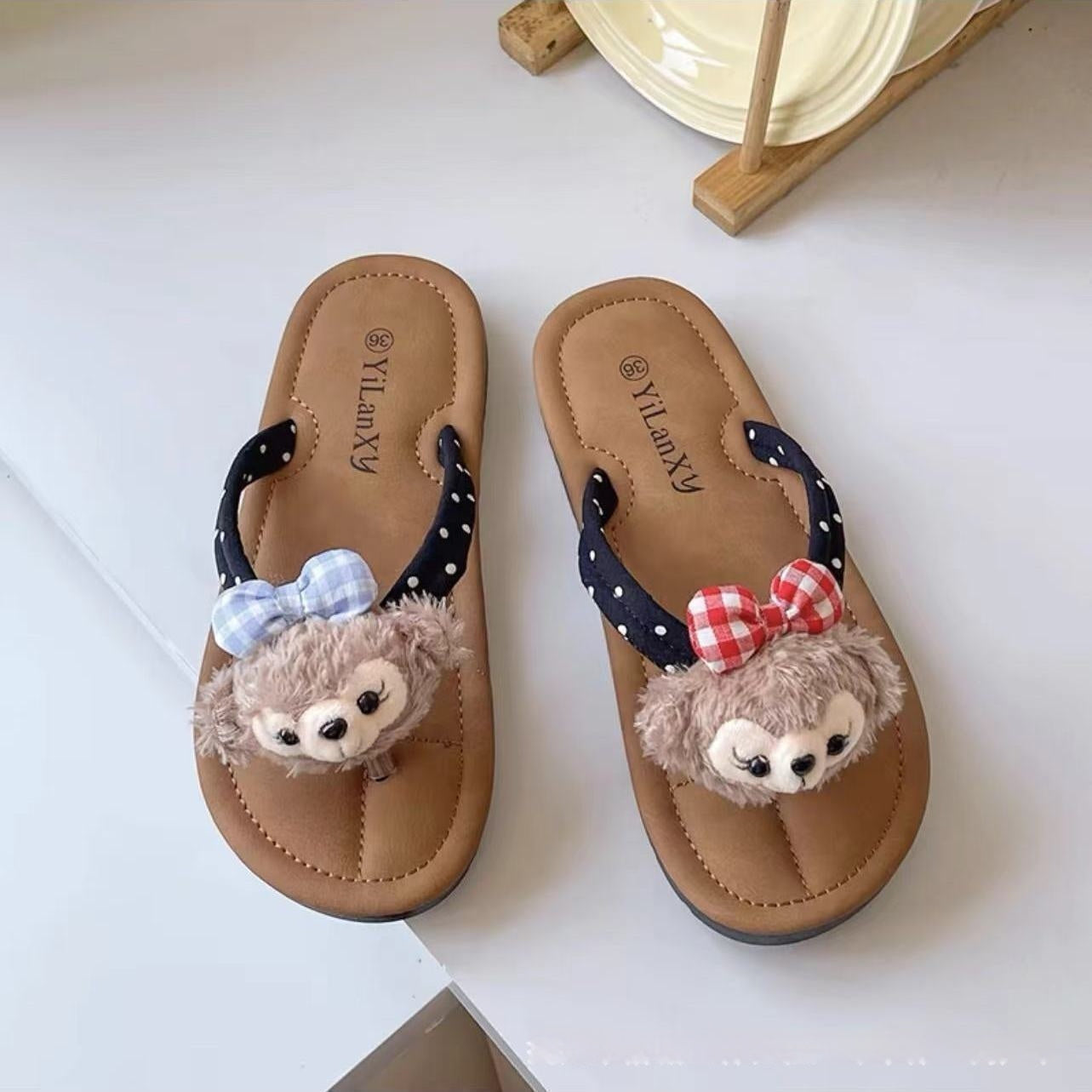 Tongs estivales à chevrons – confort & style plage