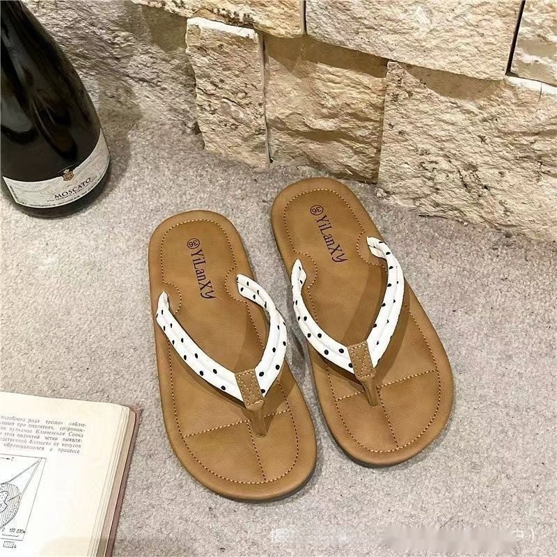 Tongs estivales à chevrons – confort & style plage