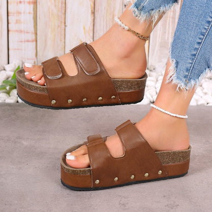 Chaussures estivales femmes à bout rond avec rivets et semelles épaisses
