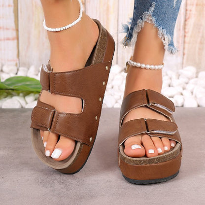 Chaussures estivales femmes à bout rond avec rivets et semelles épaisses
