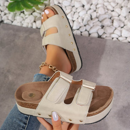 Chaussures estivales femmes à bout rond avec rivets et semelles épaisses